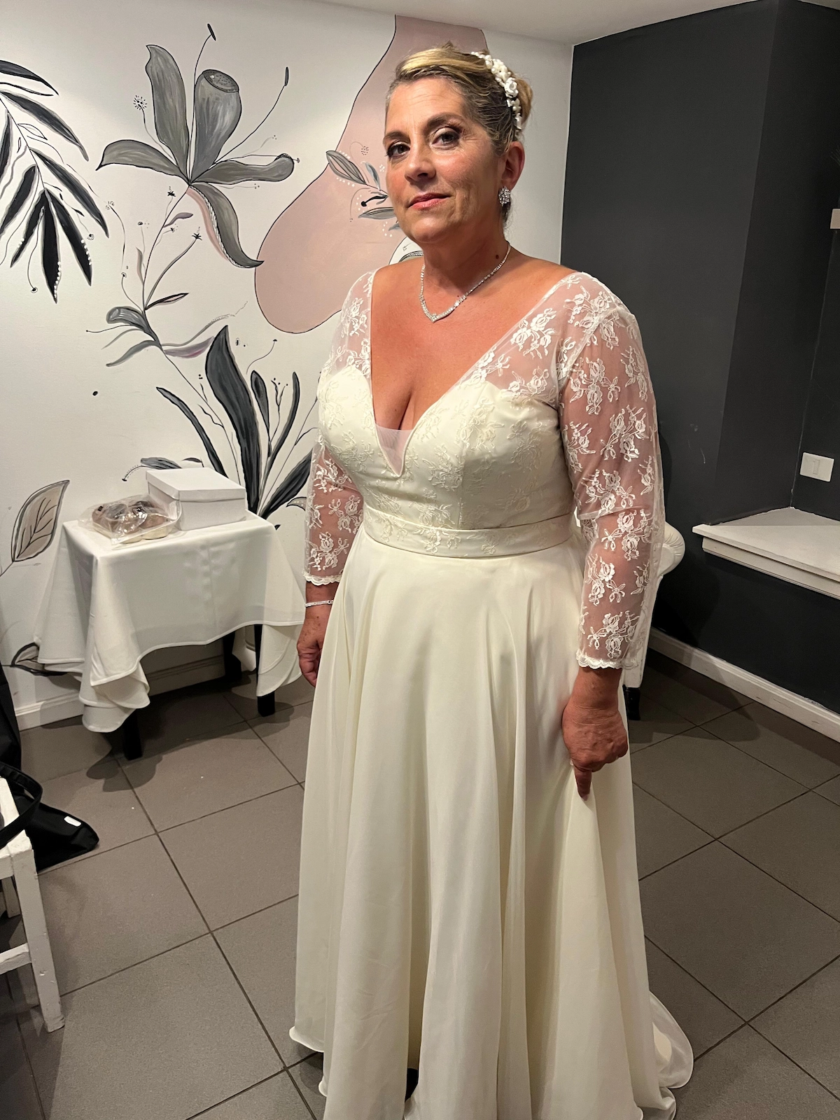 Novia con vestido blanco confeccionado a medida